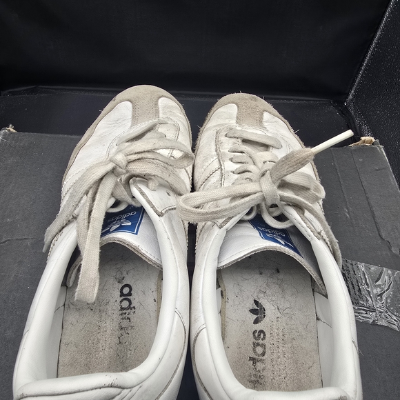 Men\'s White and Gray Sneakers